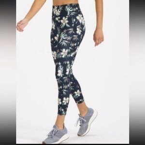 Vuori Stride Leggings Maui Ink Navy Floral Medium M Pockets 24.5" Inseam Gym